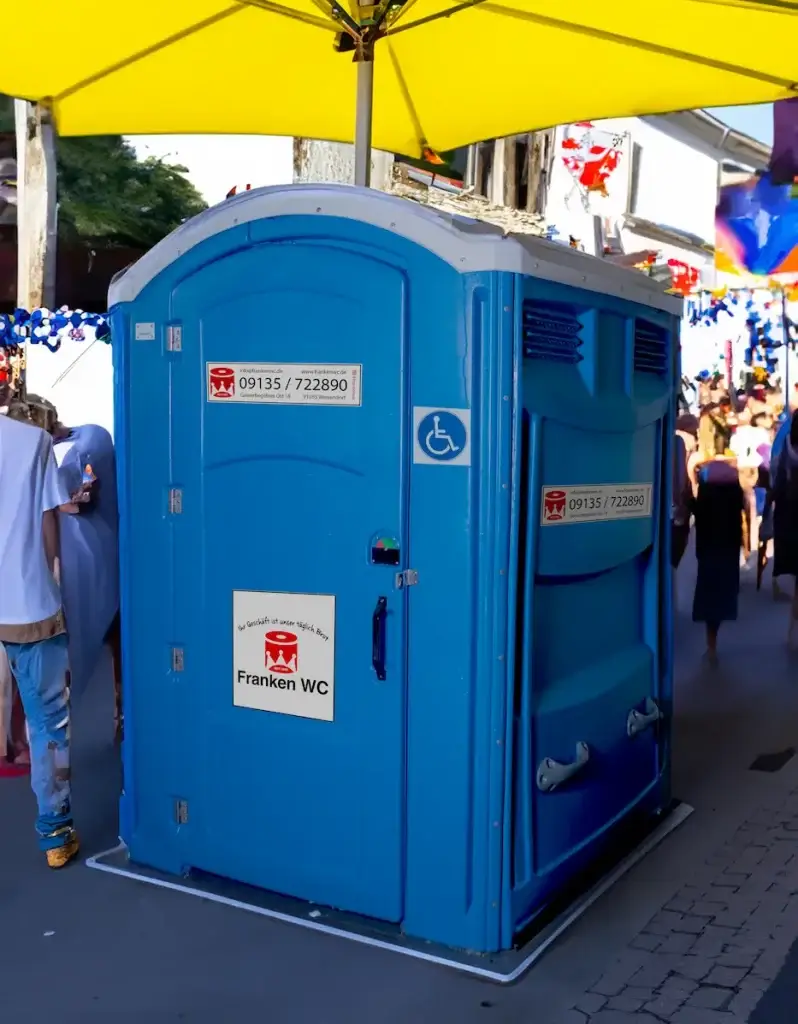 Franken-WC-dixi-klo-mieten-blau-barrierefreie-toiletten-mieten-für-festivals-events