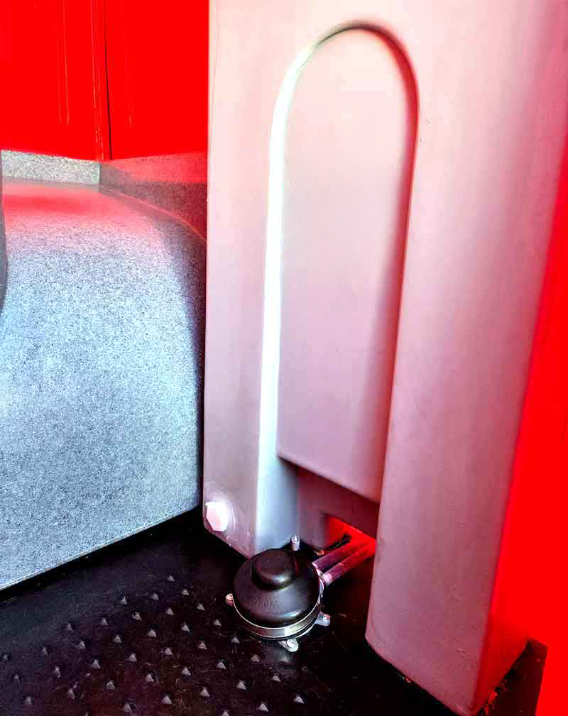 mobile-toilette-von-innen-6-franken-wc